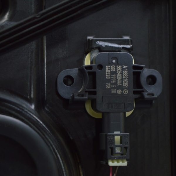 Датчик подушки безопасности дверь перед лев Mercedes GLE-class C292 12-19 A 166 821 03 51