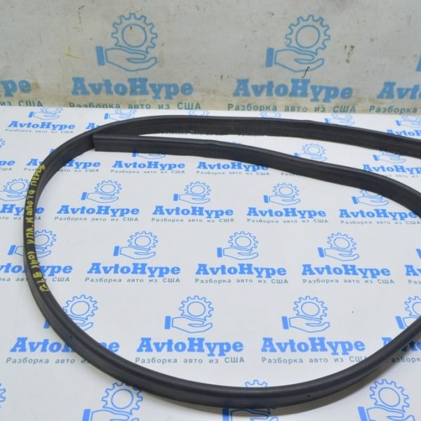 Уплотнитель капота Mercedes GLE-class C292 12-19 передний A1668870198