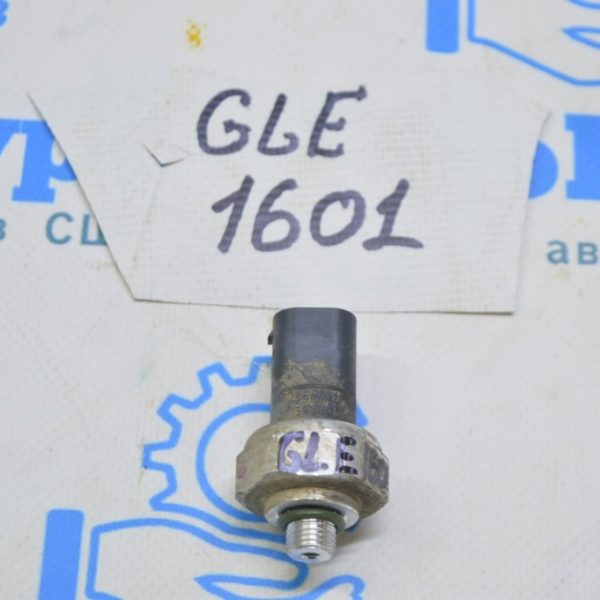 Датчик давления кондиционера Mercedes GLE-class C292 12-19 A 211 000 02 83