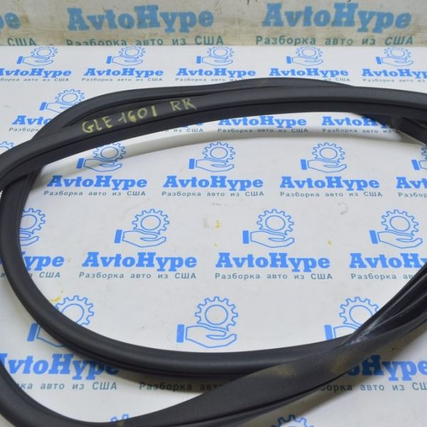 Уплотнитель дверного проема зад прав Mercedes GLE-class C292 12-19 черн A 292 697 01 51