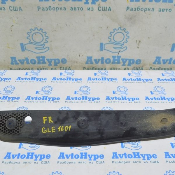 Уплотнитель крыла дверь-крыло прав Mercedes GLE-class C292 12-19 A 292 889 00 25