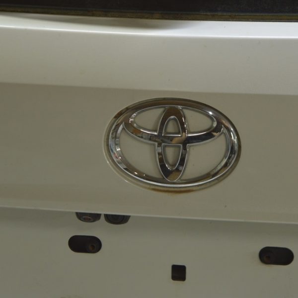 Эмблема логотип TOYOTA двери багажника Toyota Highlander 20- 75431-02080