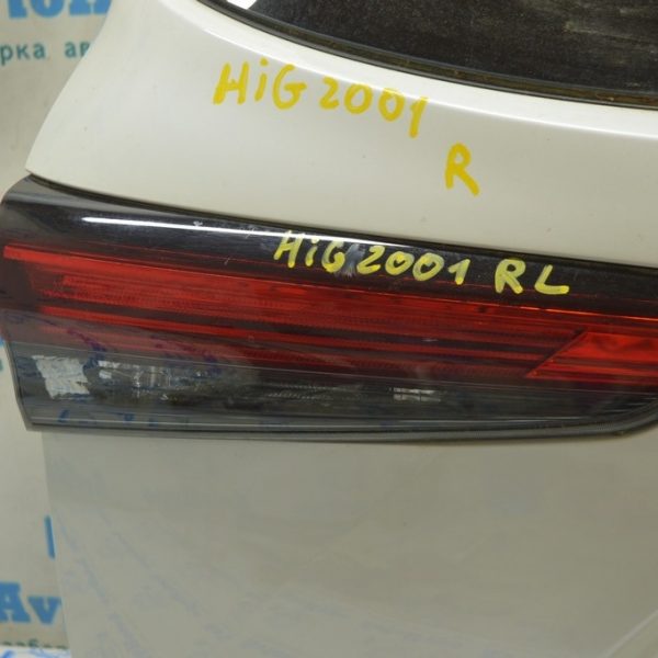 Фонарь внутренний крышка багажника левый Toyota Highlander 20- 81590-0E180