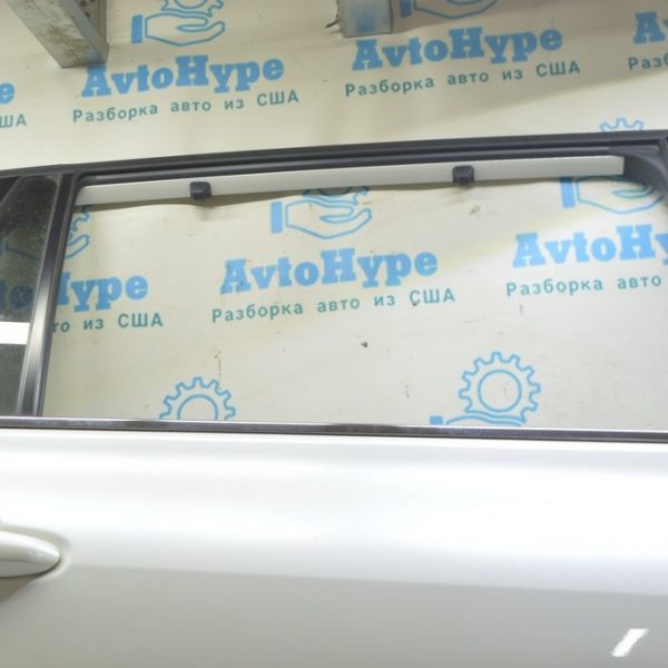 Накладка двери боковая задняя правая Toyota Highlander 20- перед 75761-0E040