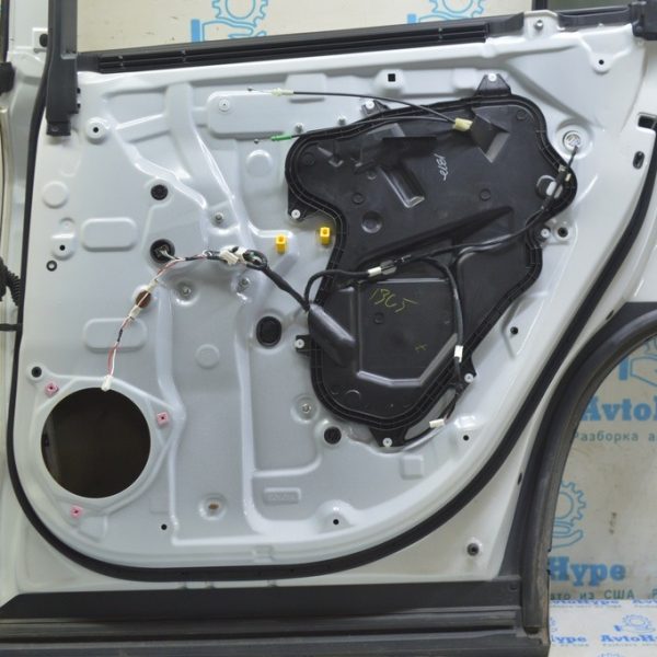 Уплотнитель двери боковой задний правый Toyota Highlander 20- перед 67895-0E060