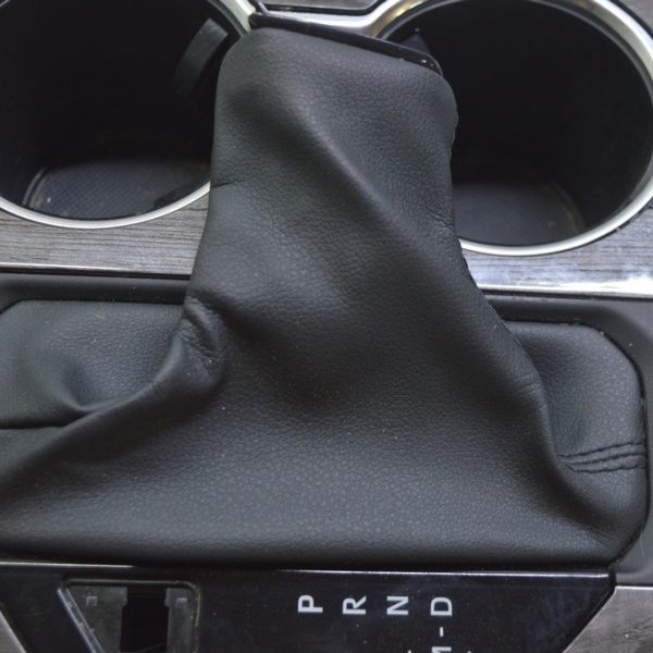 Накладка шифтера Toyota Highlander 20- 35978-0E090