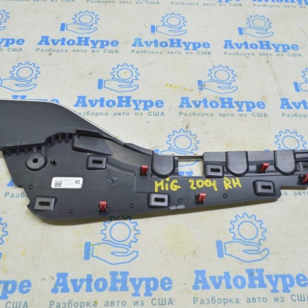 Накладка центральной консоли боковая с хромом правая Toyota Highlander 20-22 черн, верхняя 55011-0E020