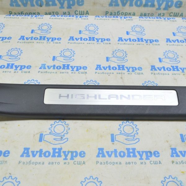 Накладка порога передняя правая Toyota Highlander 20- черная 67913-0E110-C0