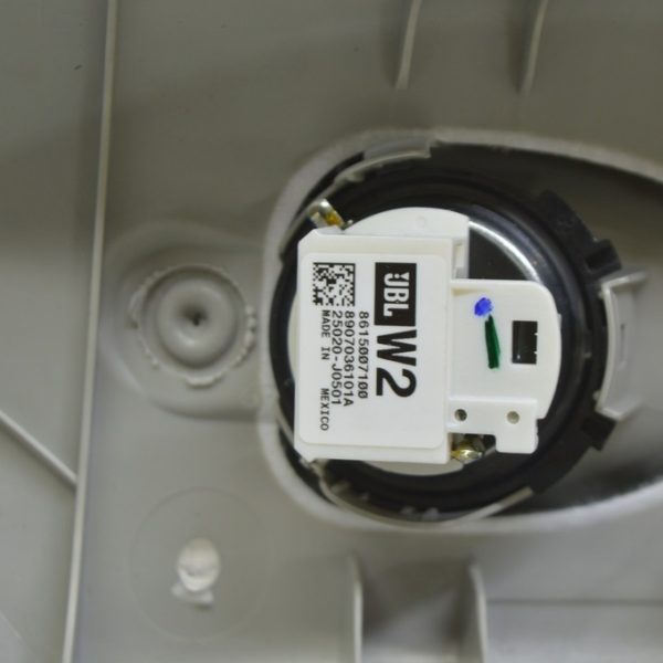 Пищалка передней стойки левая Toyota Highlander 20- JBL 86150-07100