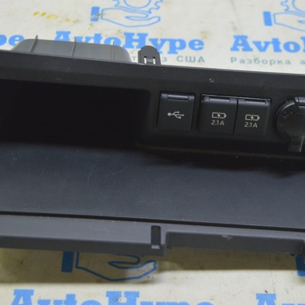 USB Hub Toyota Highlander 20-22 (01) в передней панели 85532-0E010