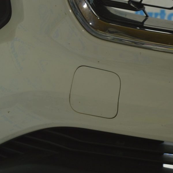 Заглушка буксир крюка переднего бампера правая Toyota Highlander 20- 52127-0E930