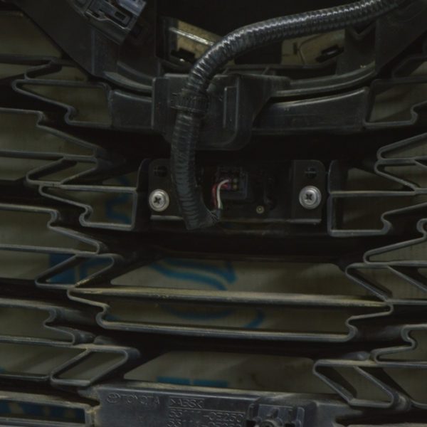 Кронштейн передней камеры Toyota Highlander 20-22 решетка радиатора 52527-02020