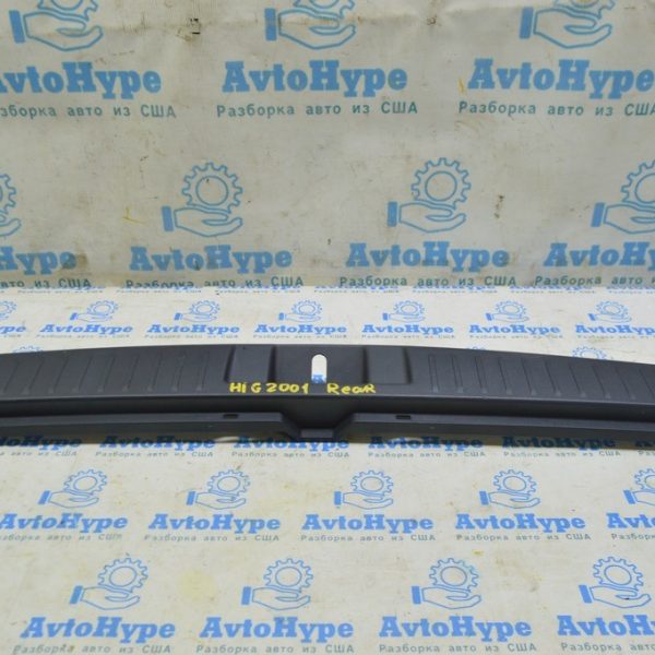 Накладка проема багажника Toyota Highlander 20- черная 58387-0E090-C0