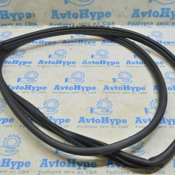 Уплотнитель дверного проема передний правый Toyota Highlander 20- 62311-0E081