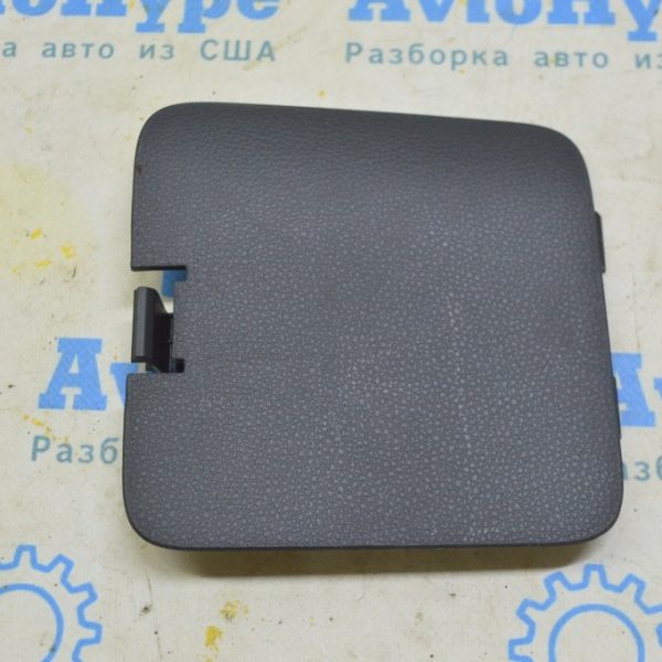 Заглушка обшивки арки левая Toyota Highlander 20- черная 64735-0E030-C0