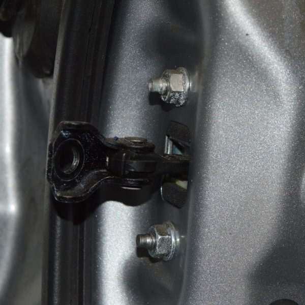 Ограничитель двери зад прав Toyota Highlander 14- 68630-0E060