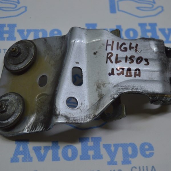 Петля двери багажника левая Toyota Highlander 14- 688200E130