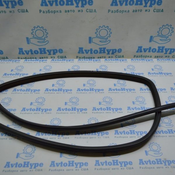 Уплотнитель дверного проема зад лев Toyota Highlander 14- 62332-0E050-C0