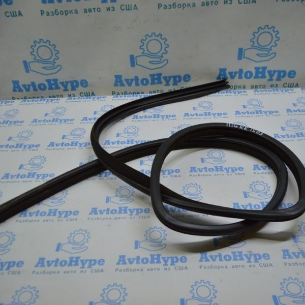 Уплотнитель дверного проема зад прав Toyota Highlander 14- 62331-0E050-C0