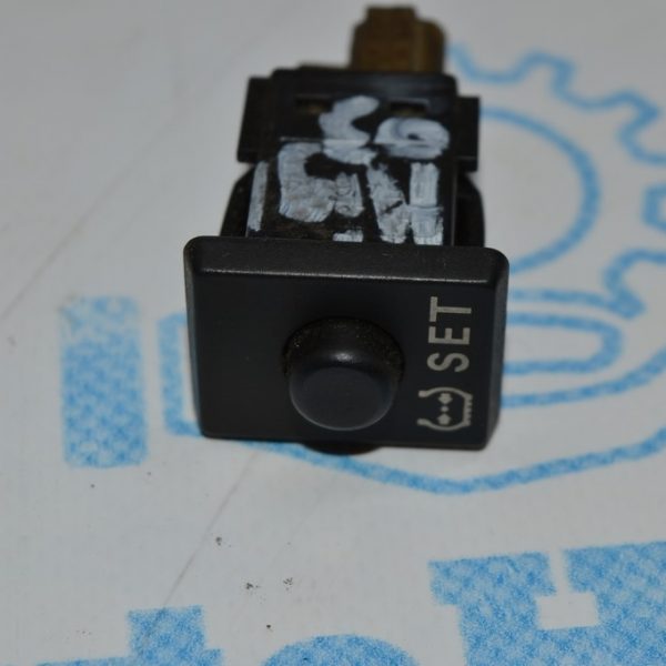 Кнопка датчика  давления шин Toyota Highlander 14-16