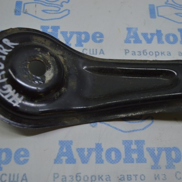 Лопух заднего подрамника прав Toyota Highlander 14- 52273-0E010