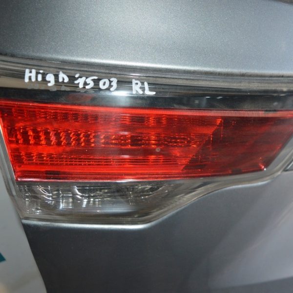 Фонарь внутренний (крышка багажника) левый Toyota Highlander 14-16 (03) 815900E060