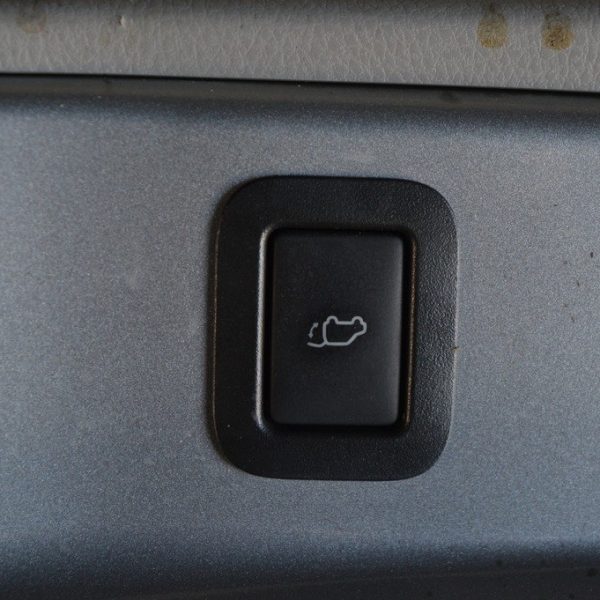 Кнопка открытия двери багажника Toyota Highlander 14-