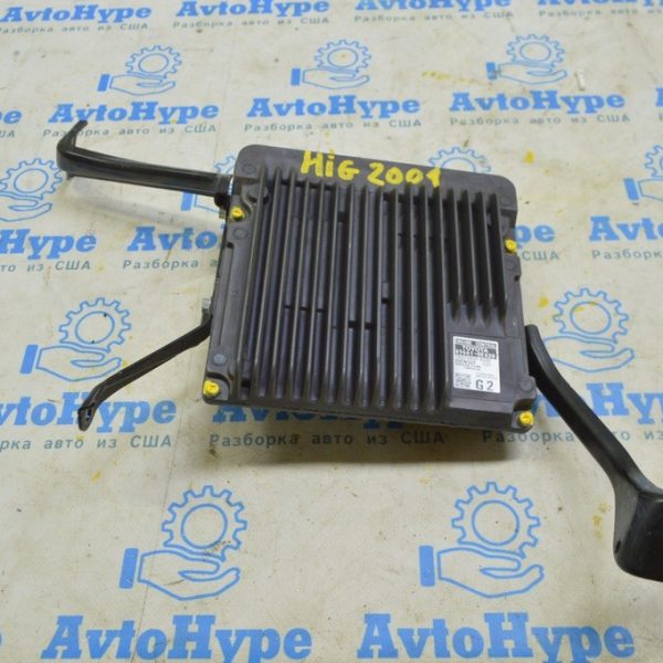 Нижний кронштейн блока ECU компьютера двигателя Toyota Highlander 20-22 3.5 89668-0E140