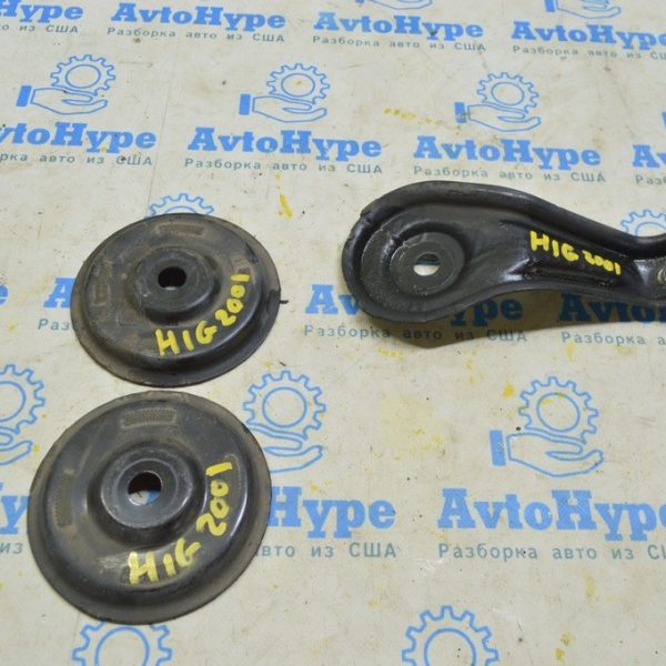 Лопух заднего подрамника левый Toyota Highlander 20- 52274-0E030