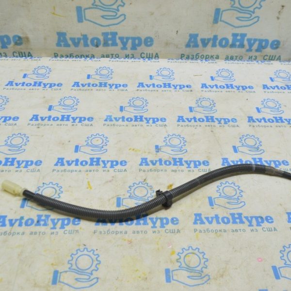 Трубка слива панорамы задняя правая Toyota Highlander 20-22 63247-0E120