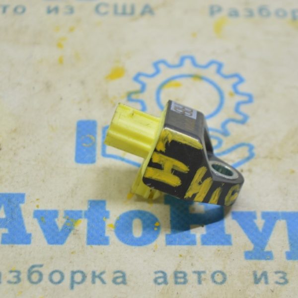 Датчик подушки безопасности в центр стойке левый Toyota Highlander 20- (01) 89831-0E170