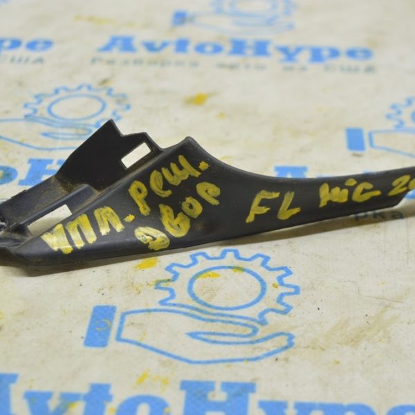 Уплотнитель решетки дворников левый Toyota Highlander 20- малый 53896-0E130