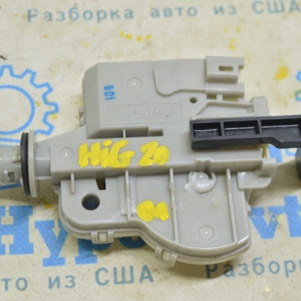 Замок лючка бензобака Toyota Highlander 20- 2.4t, 3.5 77030-42020