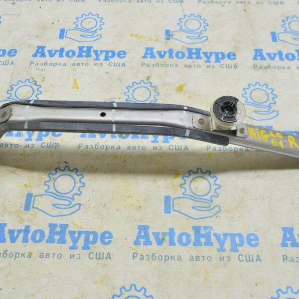 Крепление топливного бака  переднее Toyota Highlander 20- 2.4t, 3.5 77601-0E060