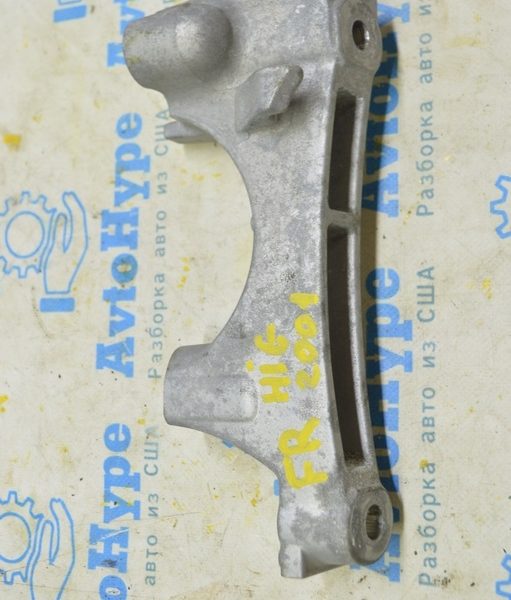 Кронштейн подушки двигателя правый Toyota Highlander 20- на кузове 12341-F0010