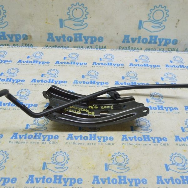 Кронштейн усилитель пола перед правый Toyota Highlander 20- 55132-0E040