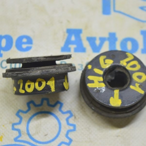 Опора радиатора охлаждения нижняя правая Toyota Highlander 20- 16535-0H030