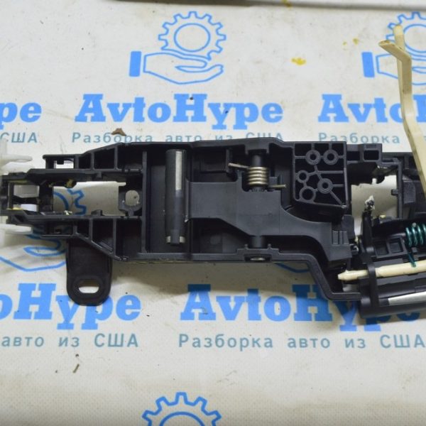 Механизм ручки двери задней левой Toyota Highlander 20- 69204-0E110