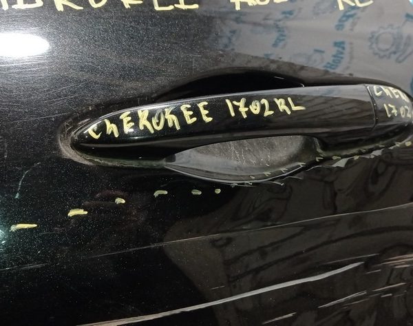 Ручка двери внешняя зад лев Jeep Cherokee KL 14- 1SZ34AXRAD