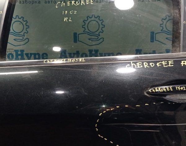 Молдинг дверь-стекло центральный зад лев Jeep Cherokee KL 14- хром 68442239AA