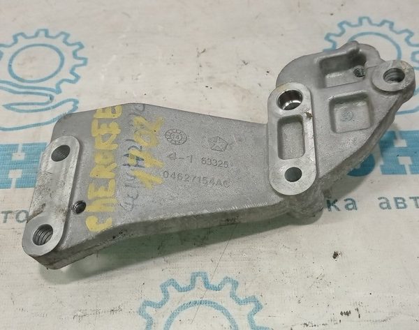 Кронштейн генератора Jeep Cherokee KL 14- 2.4 04627154AC