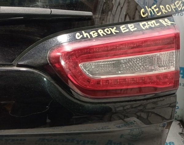 Фонарь внутренний (крышка багажника) правый Jeep Cherokee KL 14-18 дорест (02) 68330344AA