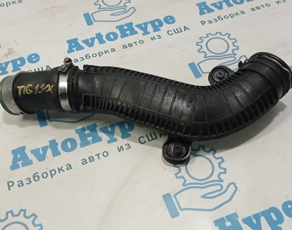 Патрубок воздушный прав VW Tiguan 09-17  пластик 1K0145840R