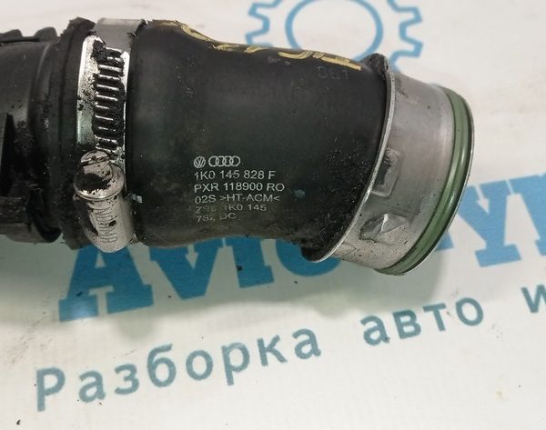Патрубок воздушный прав VW Tiguan 09-17  на турбину 1K0145828AC