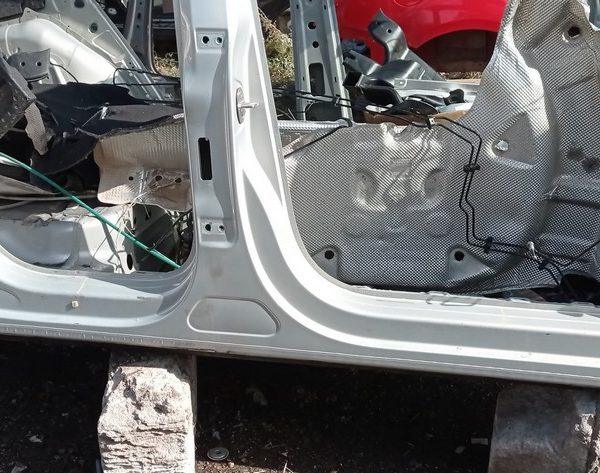 Стойка кузовная центральная правая VW Tiguan 09-17 5N0809220A