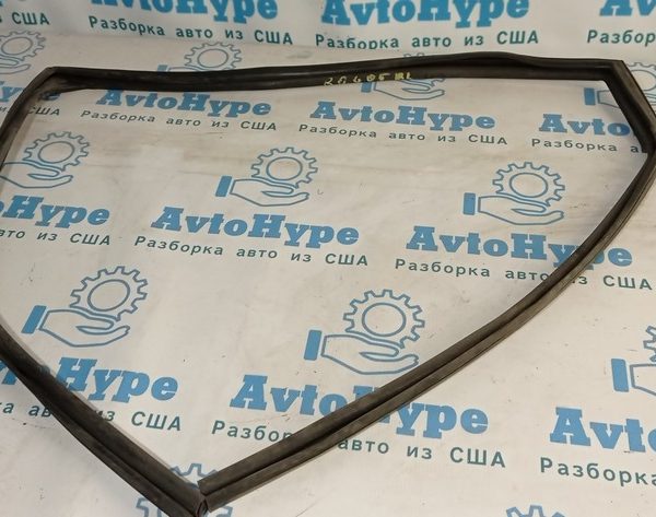 Уплотнитель стекла зад лев Nissan Rogue 14- 82331-4BA0A