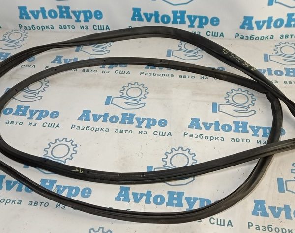 Уплотнитель двери перед лев Nissan Rogue 14- 80831-6FL1A