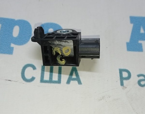 Датчик подушки безопасности задний лев Nissan Rogue 14- 988303TA0A