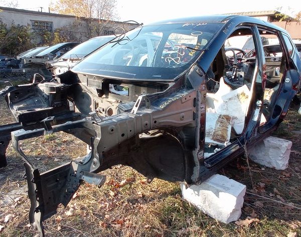 Планка телевизора ресничка левая Nissan Rogue 14- (05) черный,цвет KH3 F2513-4BAMA