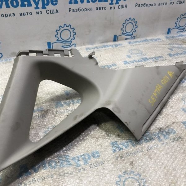 Накладка задней стойки левая Nissan Sentra 13-19 серая 76935-3SG0A